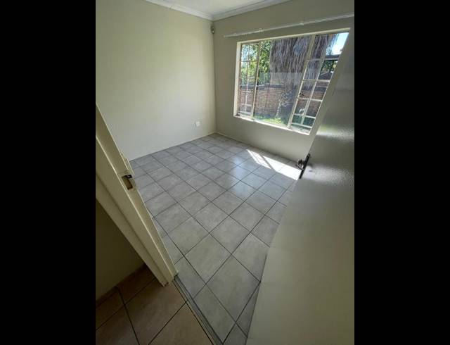 2 BEDROOM TOWNHOUSE FOR SALE IN WILGEHEUWEL